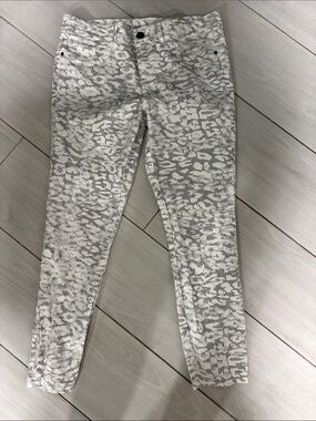 Calvin Klein White and Gray Skinny pants with animal print Pattern size 6